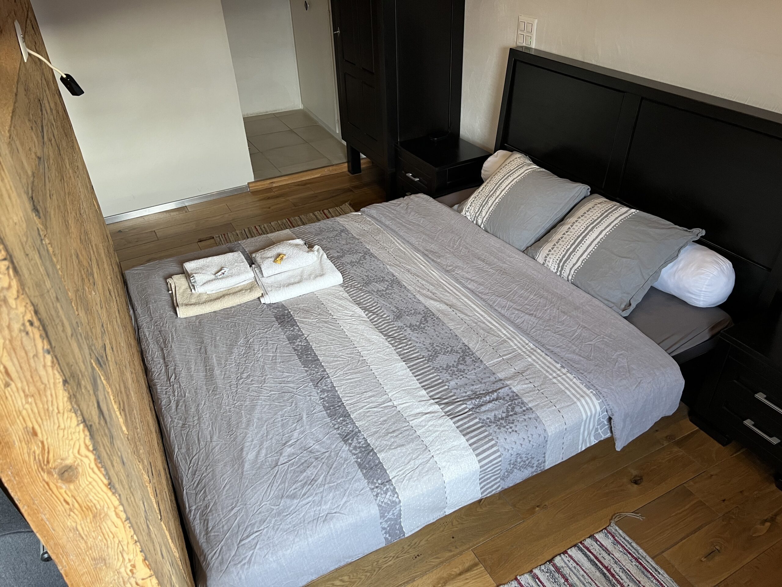 Double bedroom in The Loft apartment, Arbaz