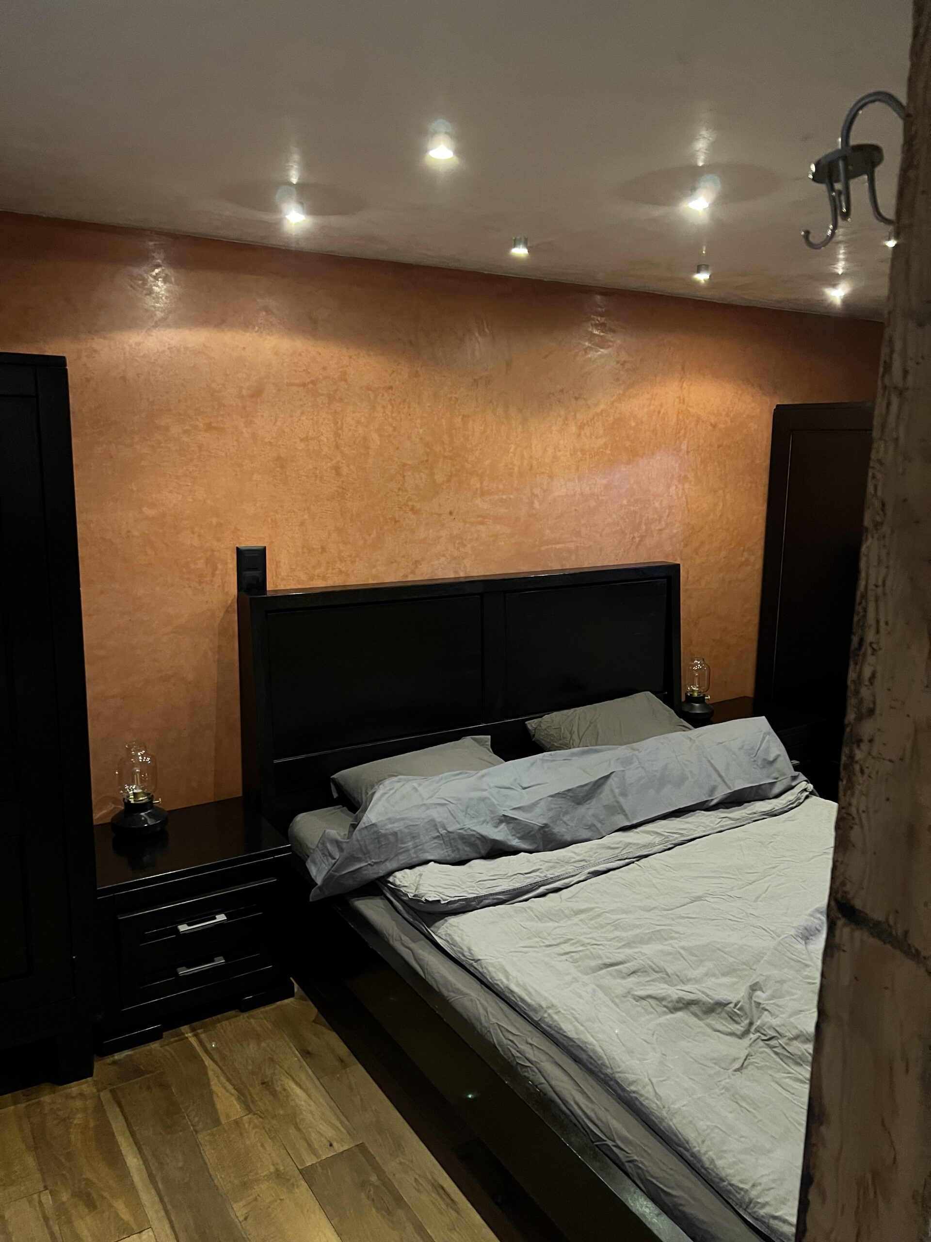 Kingsize bed in The Loft apartment, Arbaz